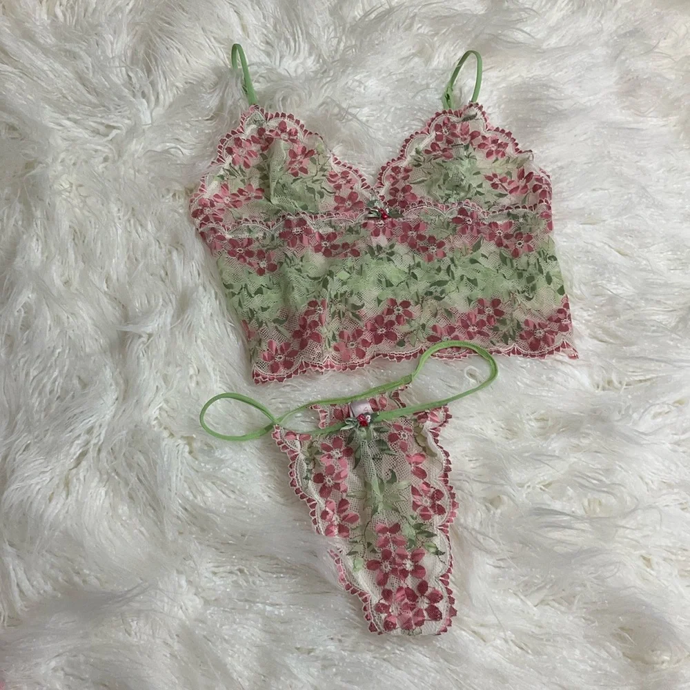 NEW Victoria’s Secret Floral Scalloped Lace Y2K Bralette Cami & Thong Panty Set